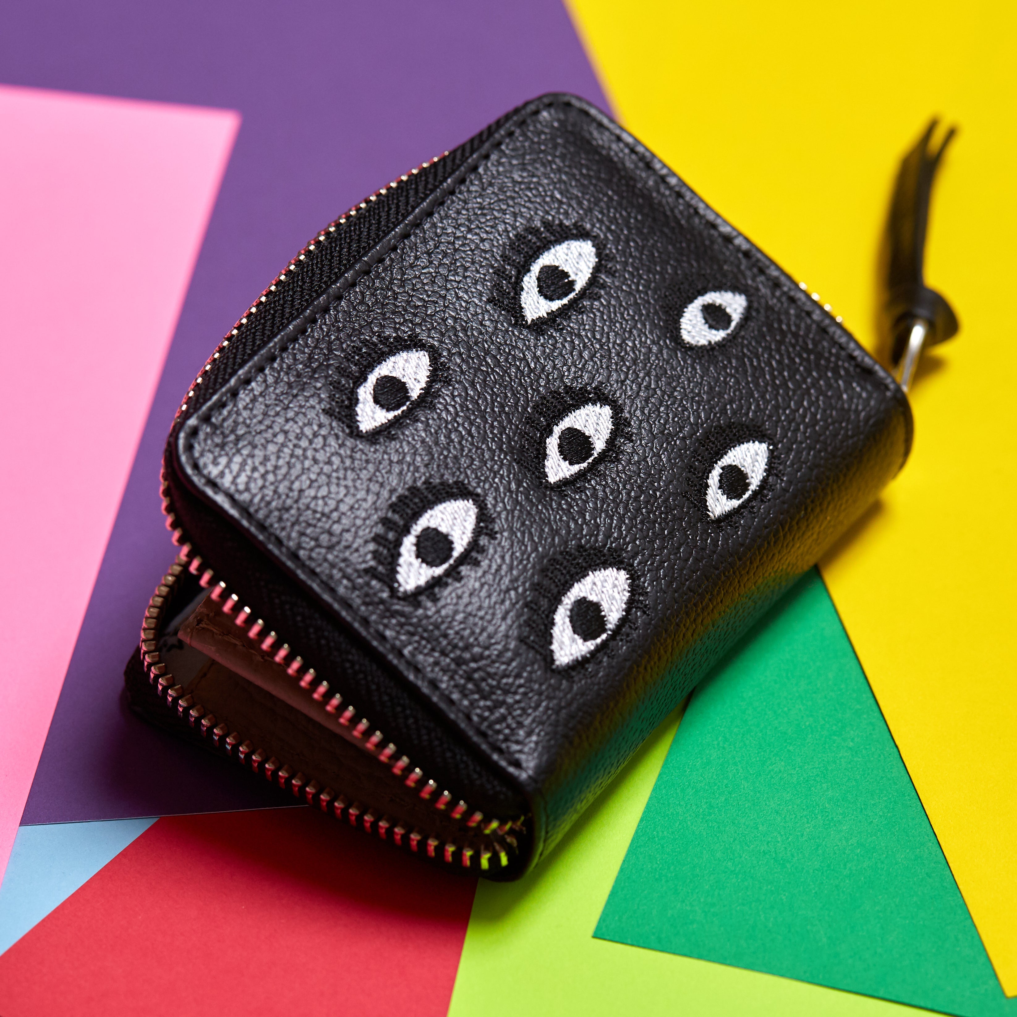 Frodo Black Leather Wallet - Eyes Embroidery - Detail view
